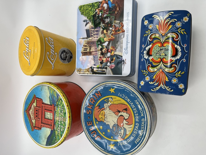 Lott med 5 Blikkbokser