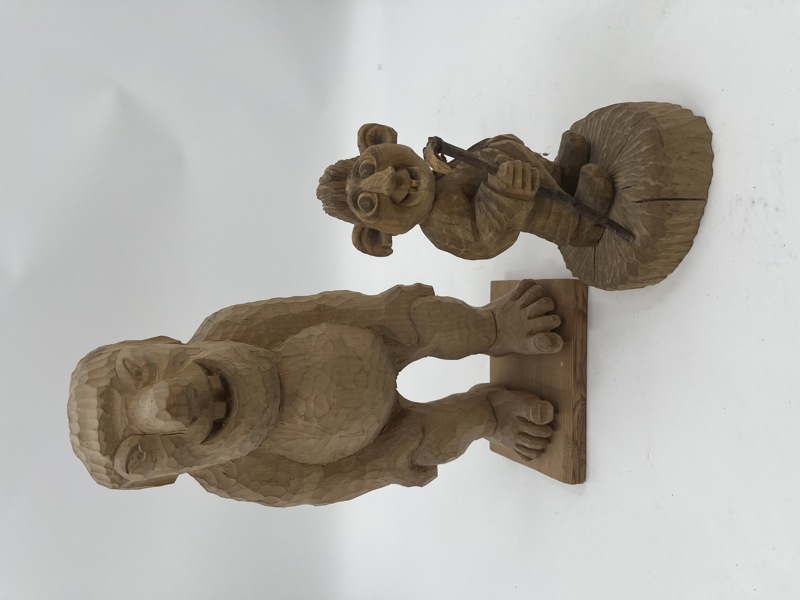 2 stk Utskjærte Troll