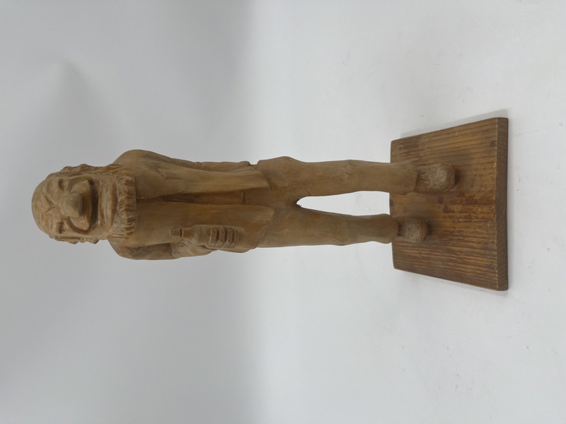 Utskjært mann med flaske