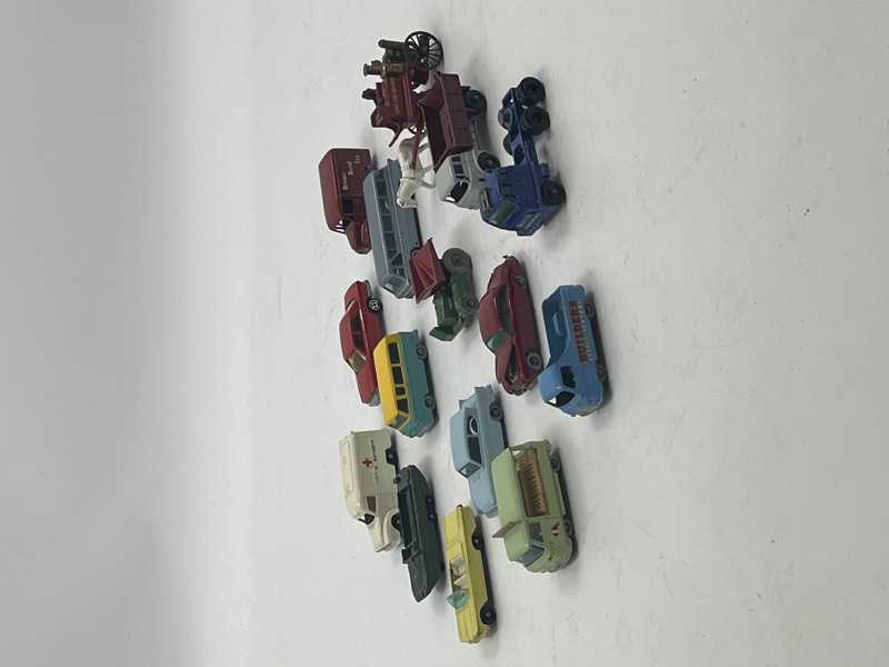 Lott med 15 små biler+ busser etc