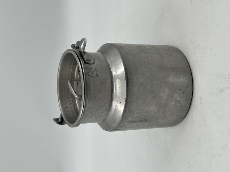 Lite aluminium spann med lokk.