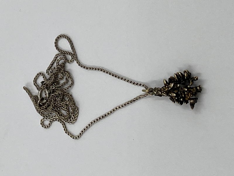 Sølvkjede med anheng