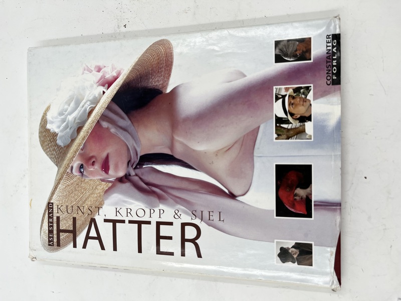 Bok Kunst,Kropper, Sjel Hatter