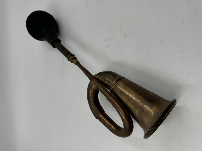 Eldre Gammelt Messing horn
