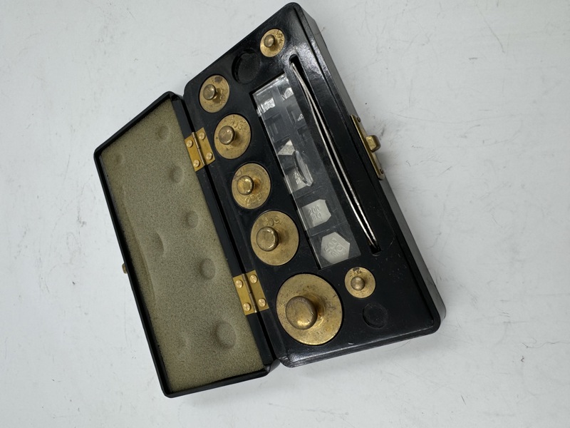 Eldre Gramvekt sett m/ pinsett