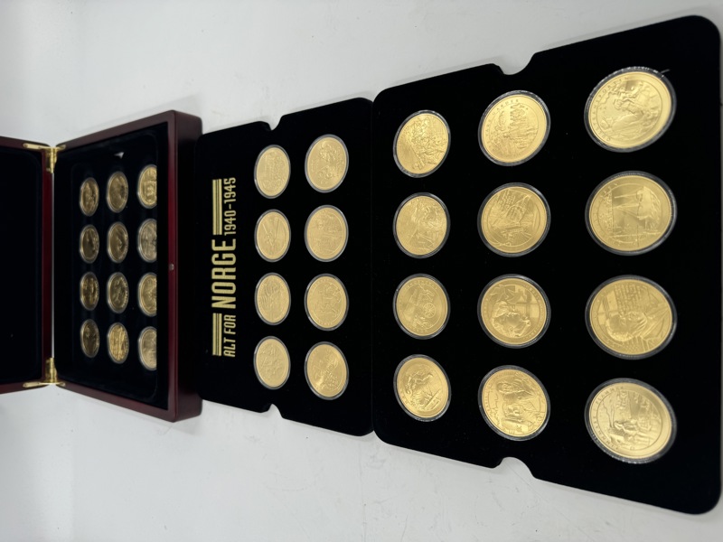 ALT FOR NORGE 1940-1945. Minnemedaljer belagt med 24 karat gull 