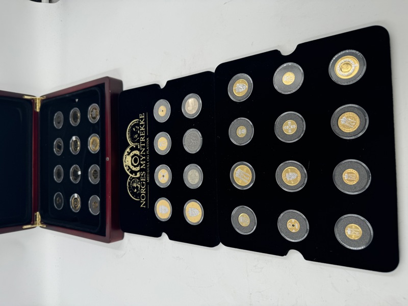 NORGES MYNTREKKE MED GULL OG PLATINA.