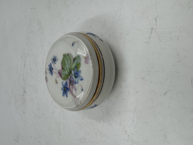 PP- Smykkeskrin i porselen m/ lokk