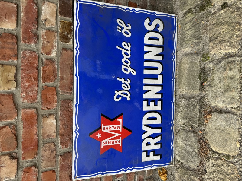 Frydenlunds emalje skilt fra 30 tallet