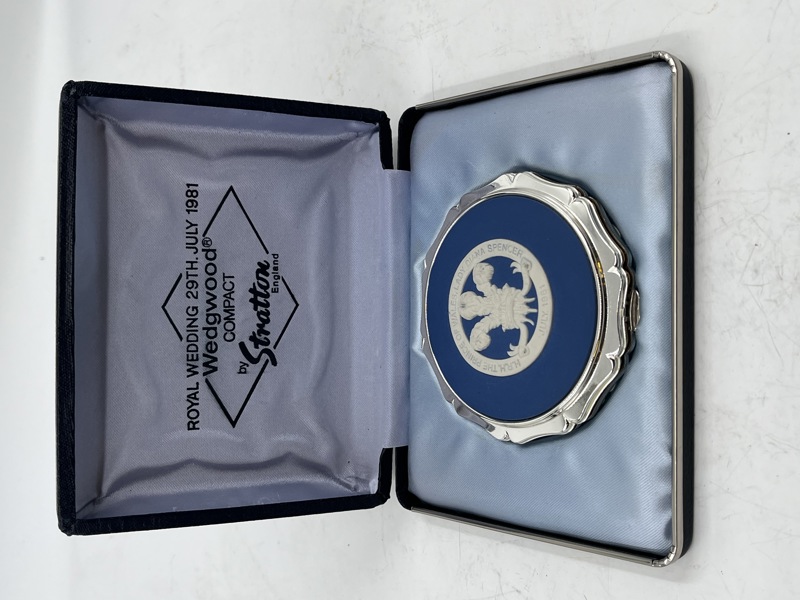 Wedgwood speil i org eske ( pudderdåse)