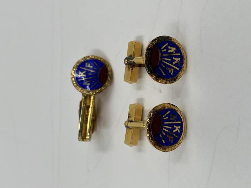 2 stk Mansjettknapper + slipsnål
NKF 925 sølv