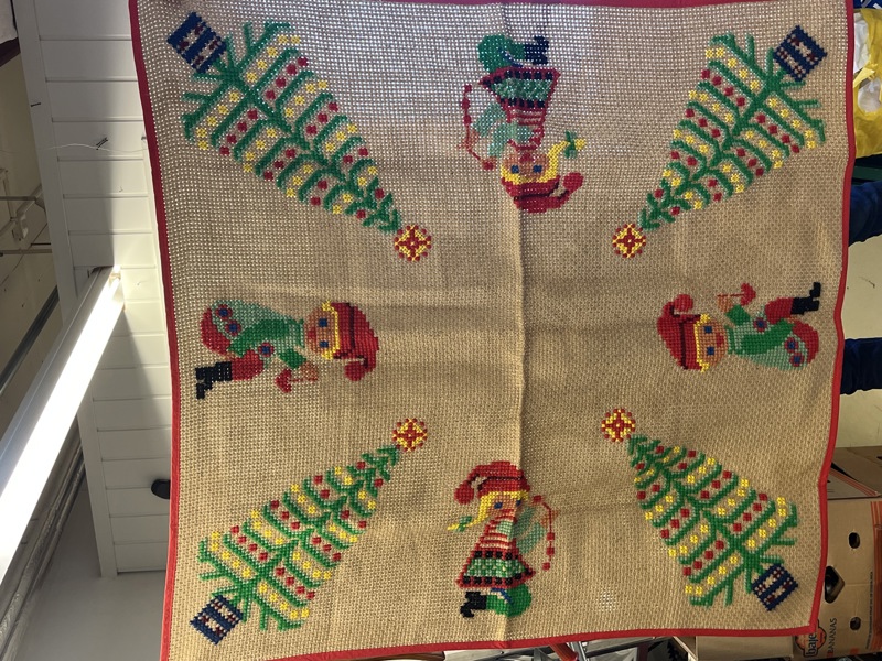 Juleduk i strie m/ korsting