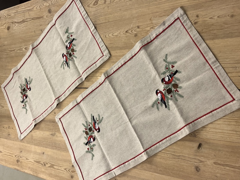 To små løpere i lin 