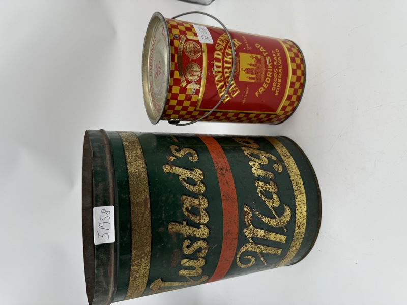 2 stk Mustad ( uten lokk + Brynhilds Dropsspann