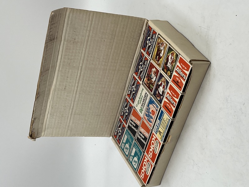 1 Eske m/ gamle fyrstikkesker