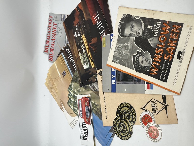 Bilbrosjyrer + filmplakat i mappe