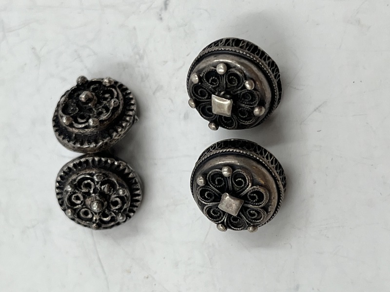 4 Bunadsknapper  2 stk stempla