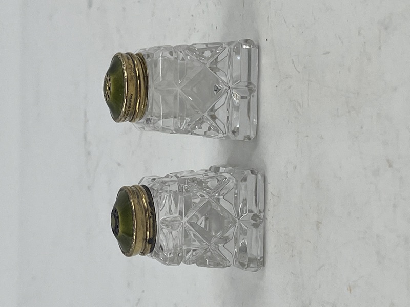  Et Par Saltdrysser i sølv/ emalje