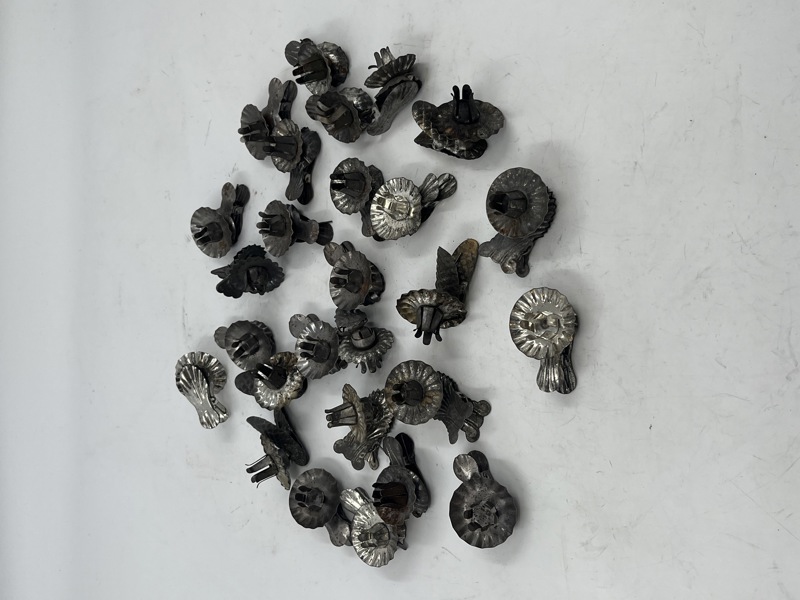 Gammle luletrelys holdere i metall med klype.