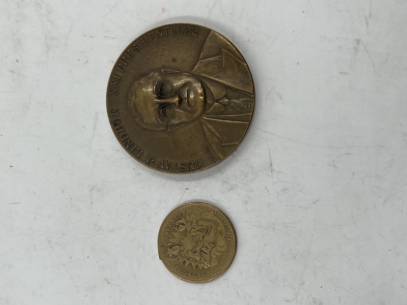 Stor gml medalje + mynt