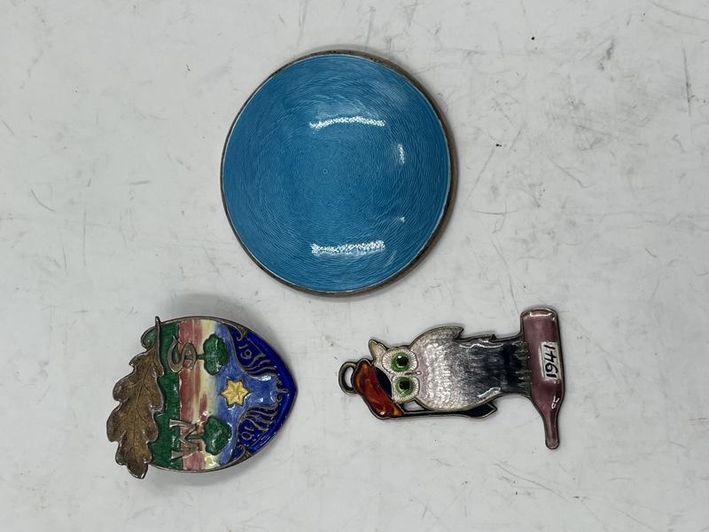 3 Sølv og emalje merke , et med speil