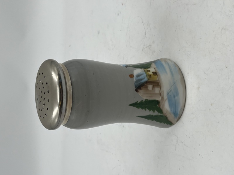 Hånd  dekorert stor gml saltbøsse