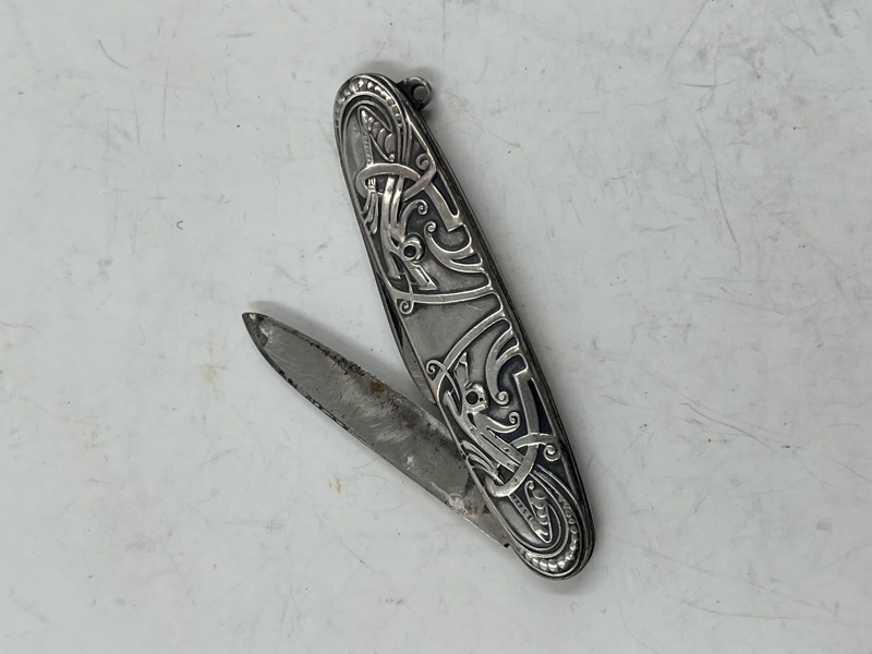 Sølv- lommekniv i dragestil