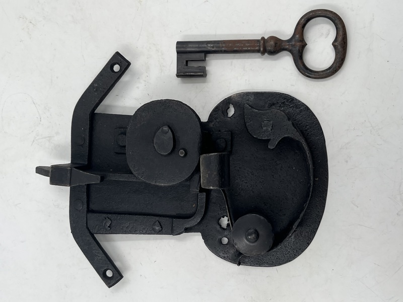 1700/ 1800 talls gml lås + nøkkel