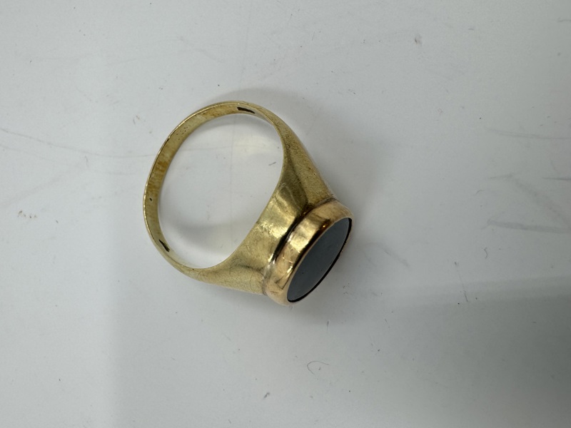 Gullring med/ sten 585