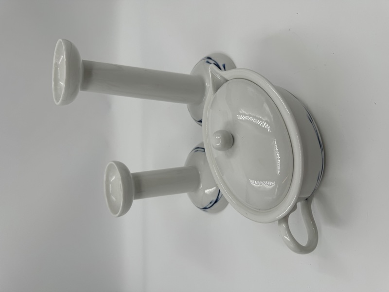 Lott med Kari trestakk porselen.