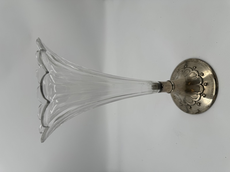 Flott glass vase med sølv fot.