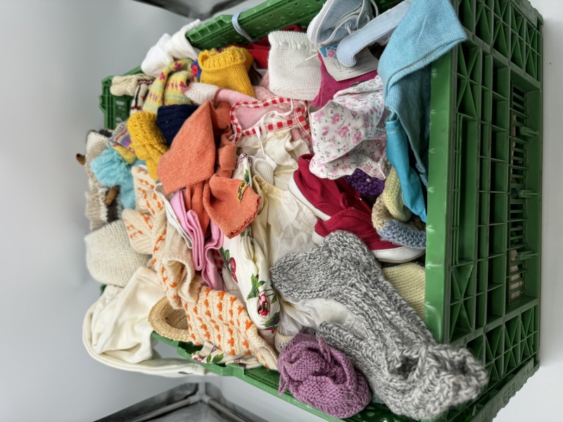 Stor Eske m/ barneklær/ dukkeklær