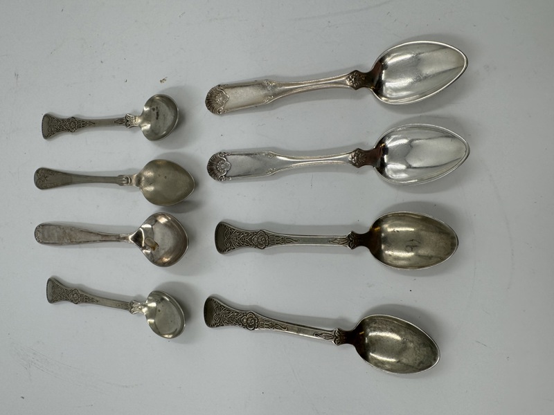 8 stk div skjeer i sølvplett