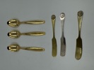 3 teskjeer i gull + 3 smørkniver