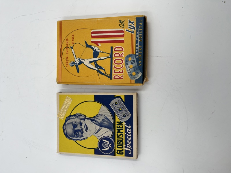 2 Komplette gml sjokkselgere for barberblader fulle