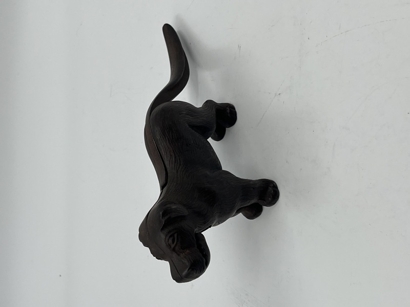 Nøtteknekker unik laget som en Hund som gaper