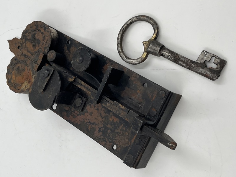 1700 talls lås m/ nøkkel