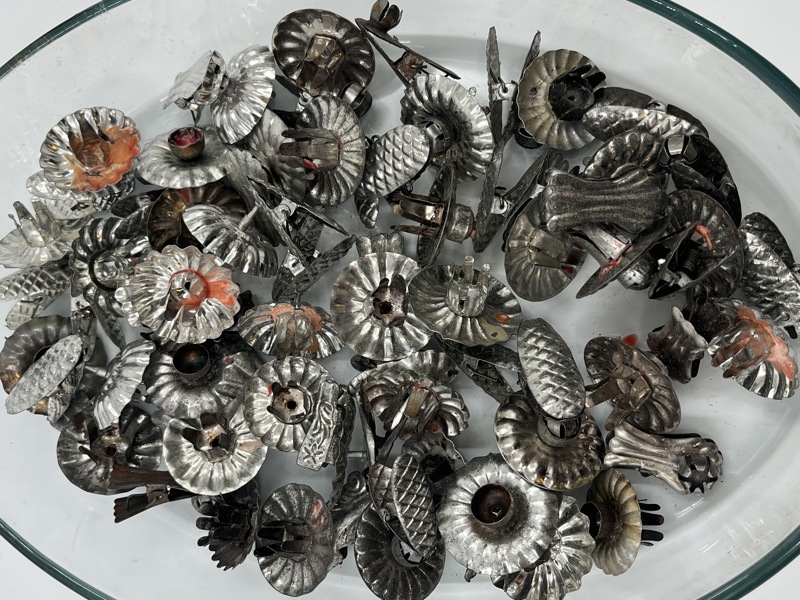 ca 40 stk gammle juletrelys holdere i metall.