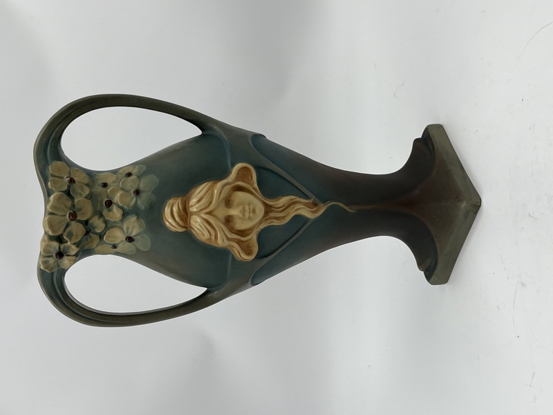 Vase av Bernard Bloch i fajanse.