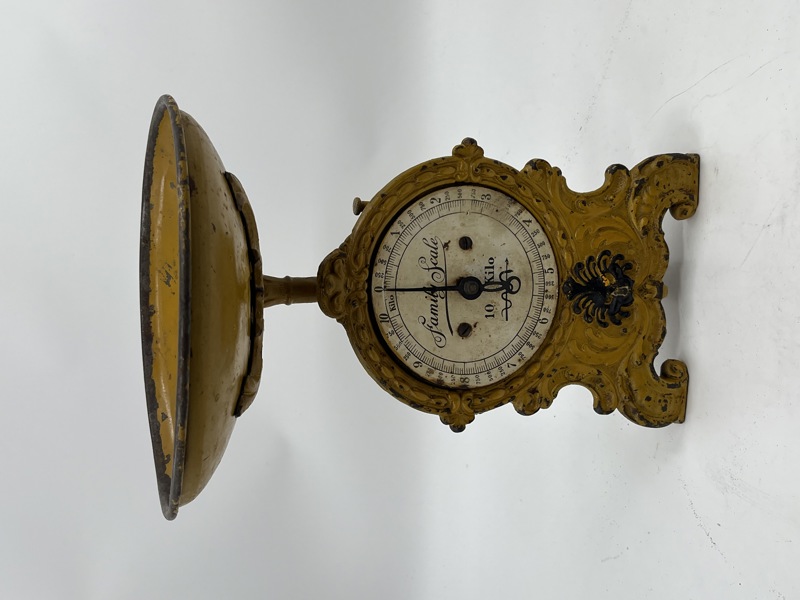 Gammel flott kjøkken vekt i metall