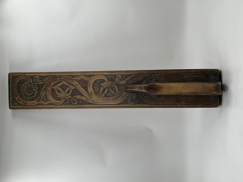 Flott utskjært banketre.