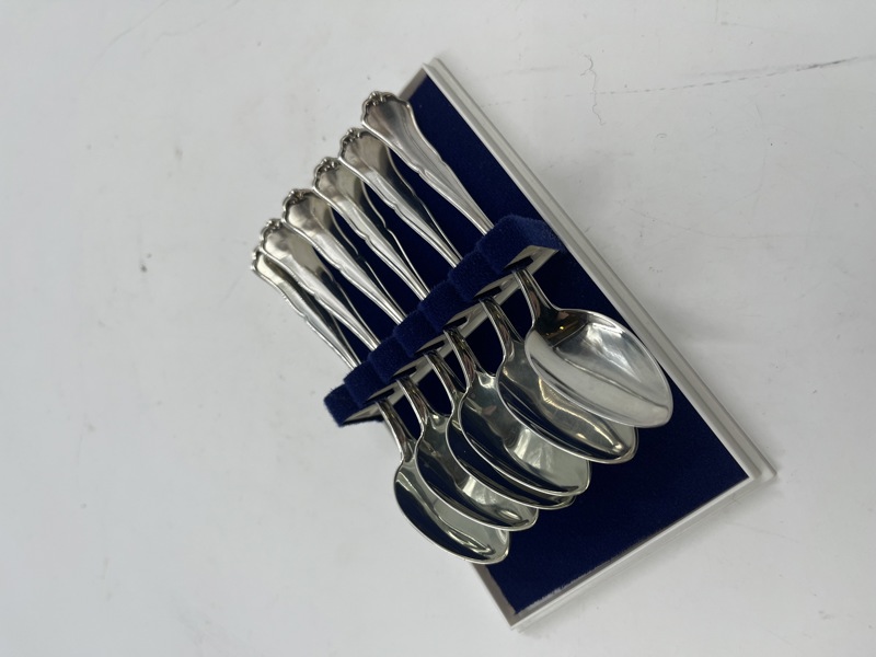 Eske m/ 6 stk sølvteskjeer Marta