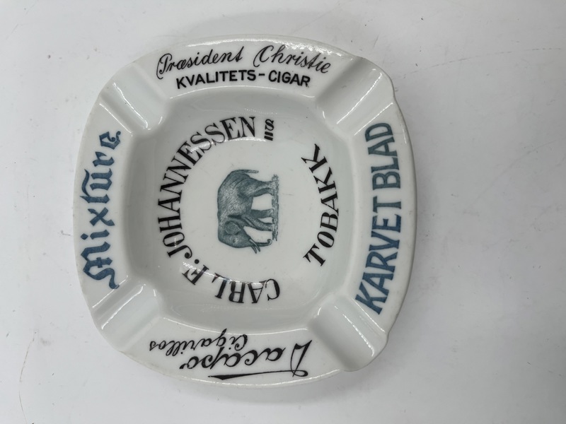 Askebeger Carl F. Johannesen 
