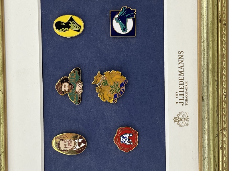 Ramme m/ tiedmanns pins + tiedemanns luemerke