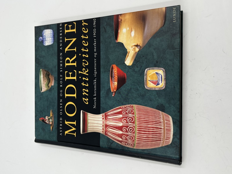 Bok om Moderne Antikviteter.