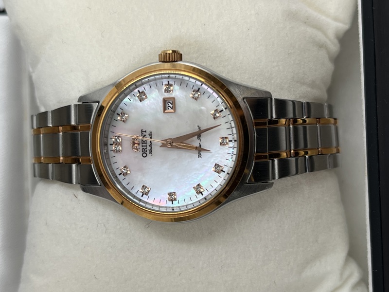 Dameur stål/ gullfarge 