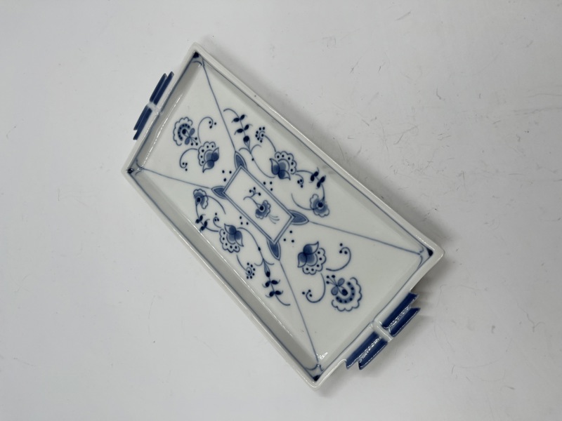 PP-Meget sjeldent lite fat med stråmønster dekor.