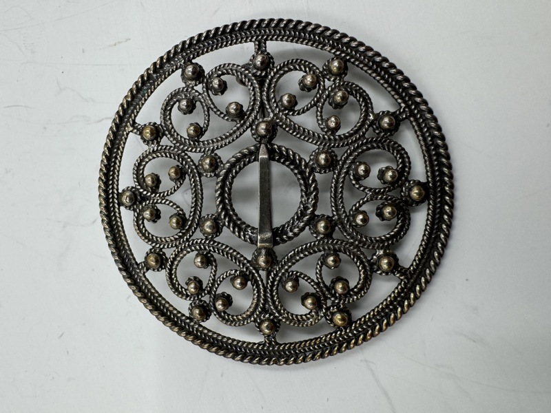 Flott Sølvbrosje med filigran