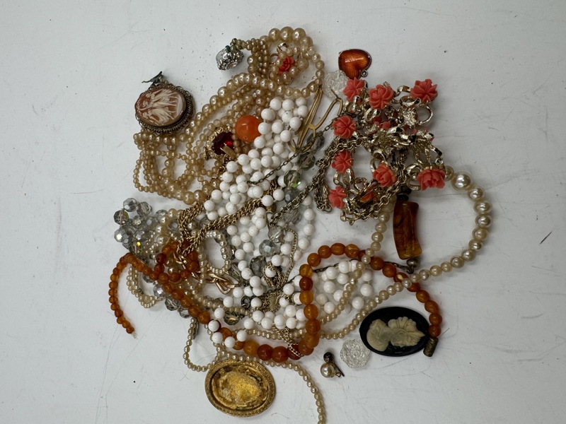 Lott med diverse smykker