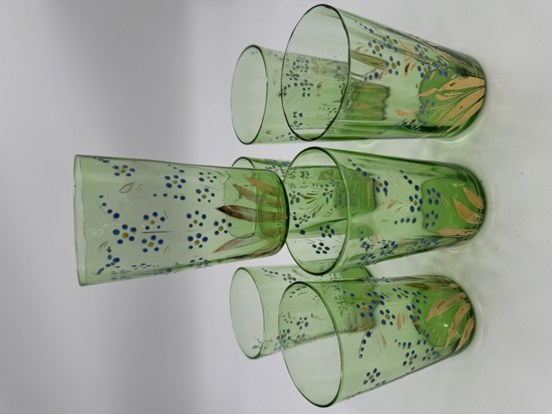7 stk bemalte grønne glass.